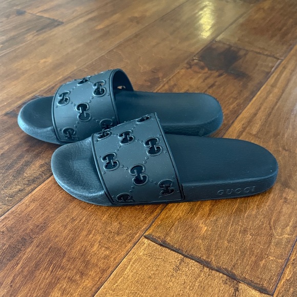 Gucci Black Embossed Logo Slides - Picture 1 of 6